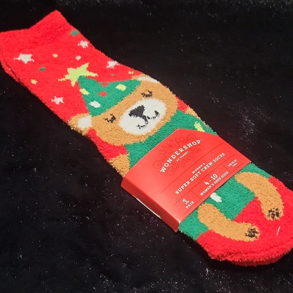 NWT Wondershop Fuzzy Festive Red and Green Bear In Tree Outfit Socks